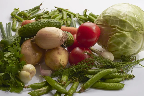 Batatas ervilhas repolho pepino tomate — Fotografia de Stock