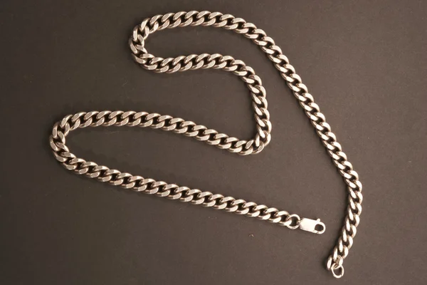 Formdaki gümüş zincir — Stok fotoğraf