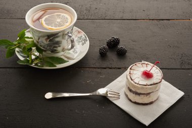 Limonlu ve naneli çay.