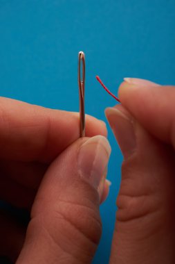 iş parçacığı bir iğne ilham verir