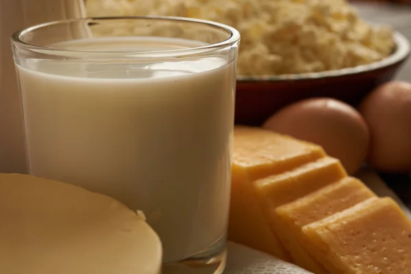 Молоко, сир, яйця крупним планом — стокове фото