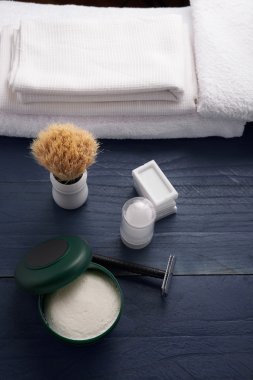 Fırça ve bıçak ve diğer tıraş araçları
