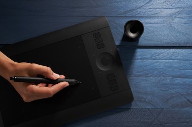 el siyah profesyonel grafik tablet çizer