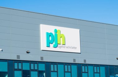 Wolverhampton, İngiltere - 28 Ocak 2026: Büyük bir mutfak ve banyo ürünü tedarikçisi olan PJH 'nin dış yapı tabelası