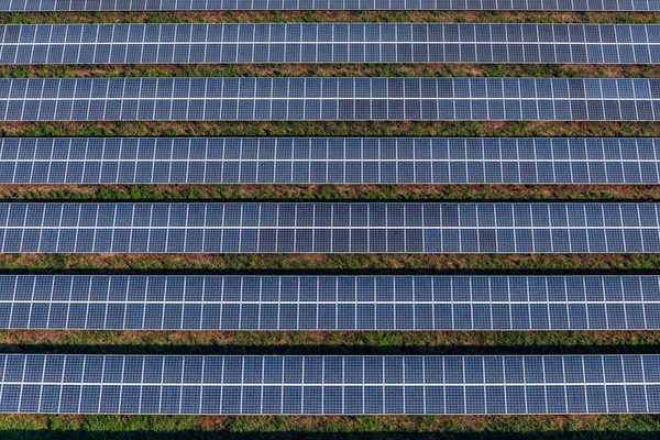Paneles solares, granjas solares — Foto de Stock