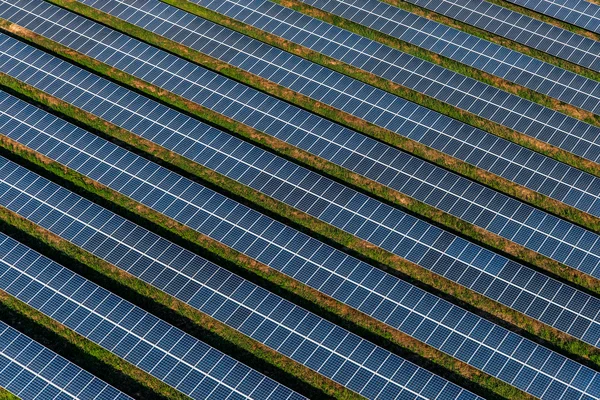 Paneles solares, granjas solares — Foto de Stock