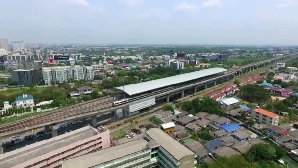 Bangkok trein naar de luchthaven, Link naar Suvarnabhumi Airport Thailand, luchtfoto Video — Stockvideo