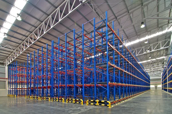 Distribution center lager lagring hyllor system — Stockfoto