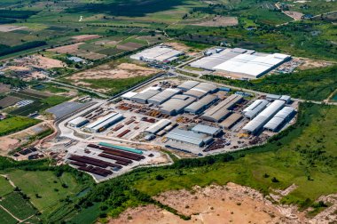 Fabrika ve depolama tesisleri havadan görünümü