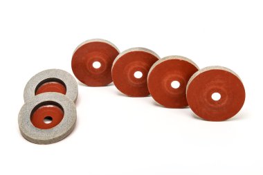 Bileme ve parlatma tekerlekleri beyaz arka plan üzerinde