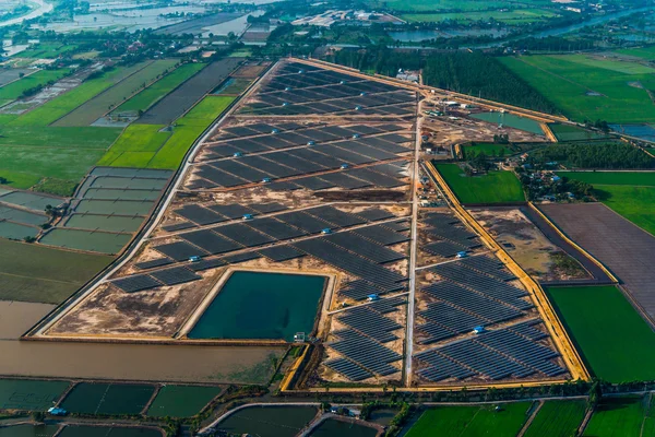 Granja solar, paneles solares foto aérea — Foto de Stock