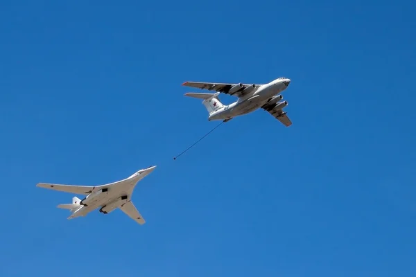 전략 폭격기 및 유조선 항공기 비행 로열티 프리 스톡 사진