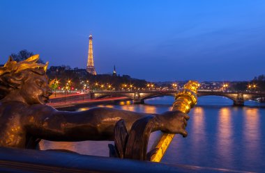 Eyfel Kulesi ile bir heykel içinde belgili tanımlık geçmiş