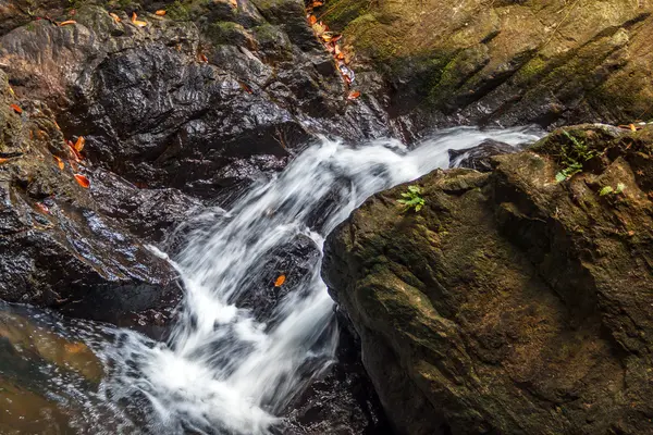 Malý bílý vodopád — Stock fotografie