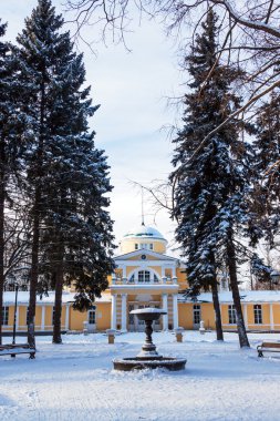 Bir kış gününde eski konak