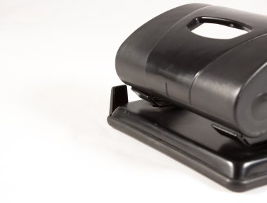 Beyaz üzerine delik zımba