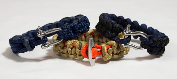 Pulseras de paracord apiladas una sobre la otra — Foto de Stock