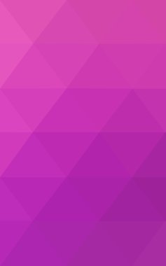 Üçgenler ve degrade origami tarzında oluşan pembe poligonal tasarım deseni.