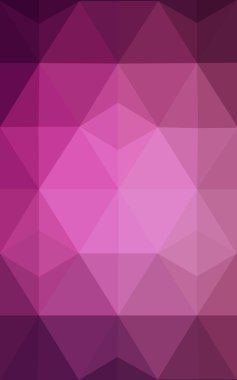 Üçgenler ve degrade origami tarzında oluşan koyu pembe poligonal tasarım deseni.