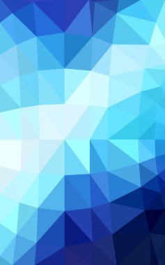 Üçgenler ve degrade origami tarzında oluşan ışık mavi köşeli tasarım deseni