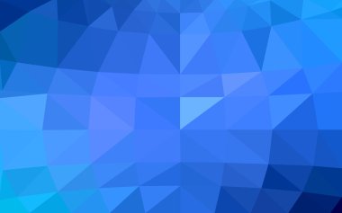 Üçgenler ve degrade origami tarzında oluşan ışık mavi köşeli tasarım deseni