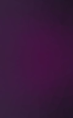 Üçgenler ve degrade origami tarzında oluşan koyu pembe poligonal tasarım deseni.