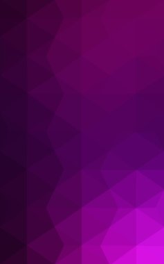 Üçgenler ve degrade origami tarzında oluşan koyu pembe poligonal tasarım deseni.