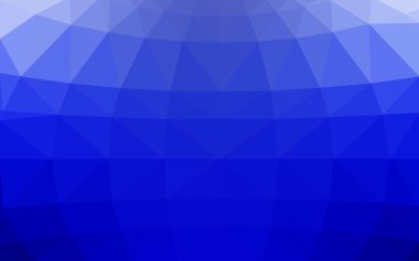 Üçgenler ve degrade origami tarzında oluşan ışık mavi köşeli tasarım deseni