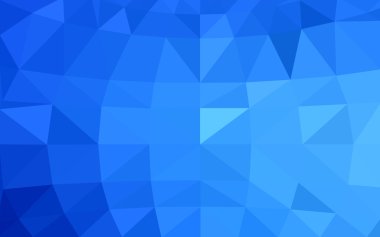 Üçgenler ve degrade origami tarzında oluşan ışık mavi köşeli tasarım deseni