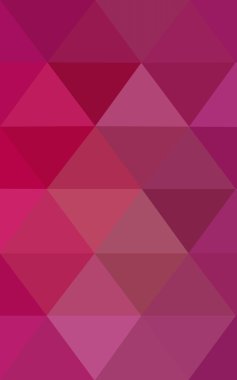 Üçgenler ve degrade origami tarzında oluşan pembe poligonal tasarım deseni.