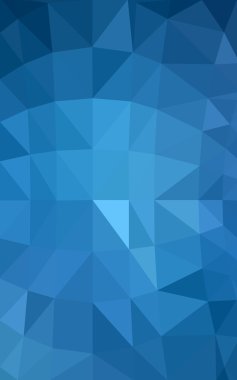 Üçgenler ve degrade origami tarzında oluşan ışık mavi köşeli tasarım deseni