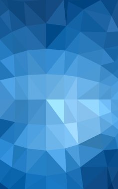 Üçgenler ve degrade origami tarzında oluşan ışık mavi köşeli tasarım deseni