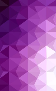 Üçgenler ve degrade origami tarzında oluşan pembe poligonal tasarım deseni.