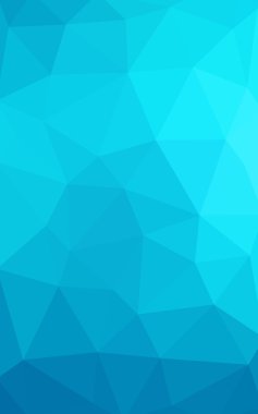 Üçgenler ve degrade origami tarzında oluşan ışık mavi köşeli tasarım deseni