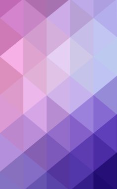 Üçgenler ve degrade origami tarzında oluşan hafif mor pembe poligonal tasarım deseni