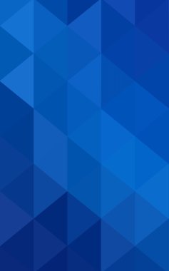 Üçgenler ve degrade origami tarzında oluşan ışık mavi köşeli tasarım deseni