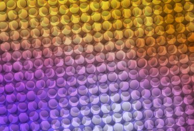 Açık pembe, noktalı sarı vektör arkaplan. Doğa tarzında bulanık halkaları olan güzel renkli çizimler. Poster ve web siteleri için tasarım.