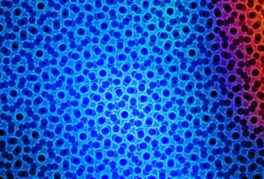 Açık mavi, daire şekilli kırmızı vektör düzeni. Parlak renkli soyut çemberlerin olduğu bir resim. Duvar kağıtlarının dokusu için desen.