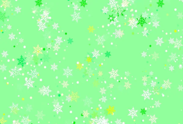 ライトグリーン Xmas雪片とレッドベクトルの背景 クリスマススタイルで雪とカラフルなイラストを輝く ポスター バナーのための新年のデザイン — ストックベクタ