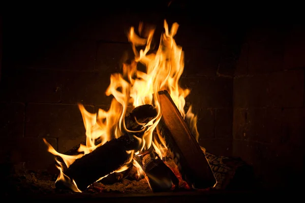 Acogedor Fuego Ardiente Brillante — Foto de Stock