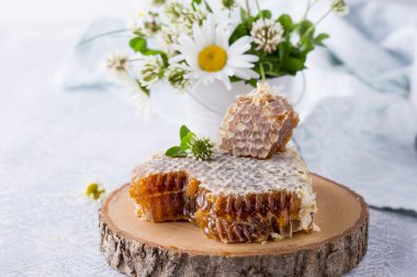 Arı kovanı. Arı ürün. Bal ile Servis Kahvaltı.