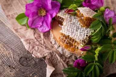 Arı kovanı. Arı ürün. Bal ile Servis Kahvaltı.