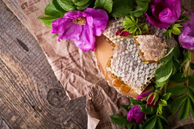 Arı kovanı. Arı ürün. Bal ile Servis Kahvaltı.