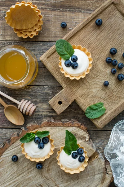 Arı kovanı. Arı ürün. Bal ile Servis Kahvaltı.