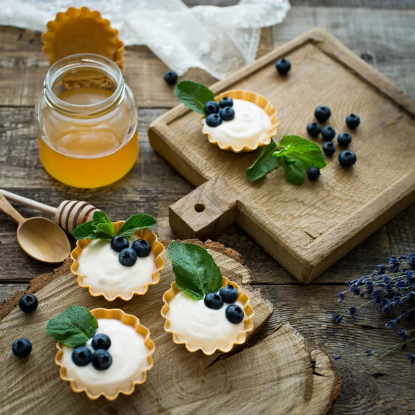 Colmena. Producto de abeja. Desayuno con miel . —  Fotos de Stock