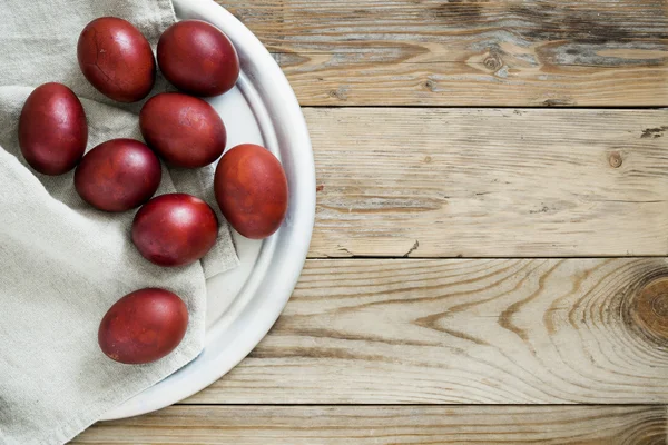 Paskalya yumurtaları. Pişirme süreci. Tatil için ambalaj.