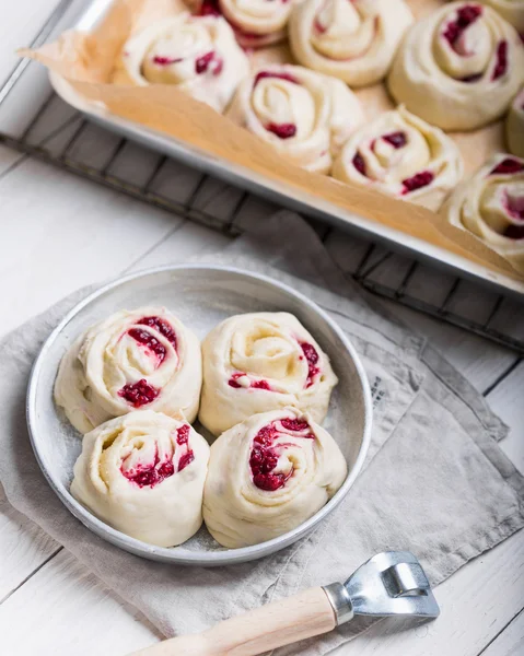 Tatlı tereyağı kek. Pişirme süreci.