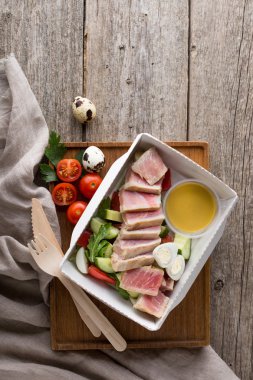 Marul kapsayıcısında. Spor ve beslenme, diyet yiyecek. Doğru beslenme.