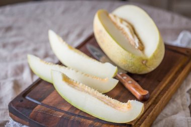 Kavun. Doğru beslenme. Diyet spor. Dilimlenmiş meyve.