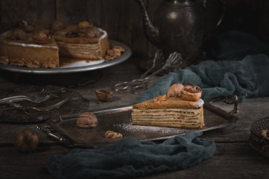 Tatlım pasta. Yılbaşı pastası. Kış pastası. Muhteşem tatil atmosferinde.